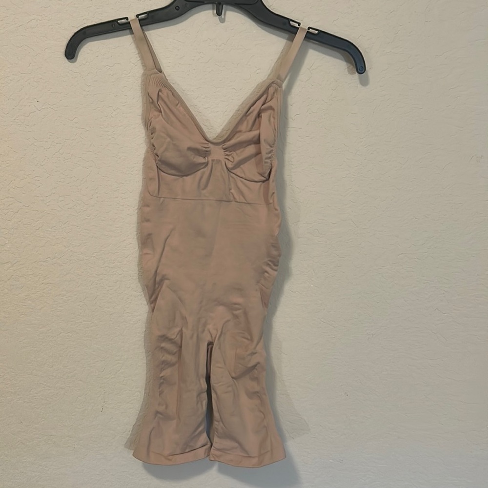 SKIMS (B11) Sculpting Seamless Mid-Thigh NWOT Bodysuit 2XL - Picture 2 of 4